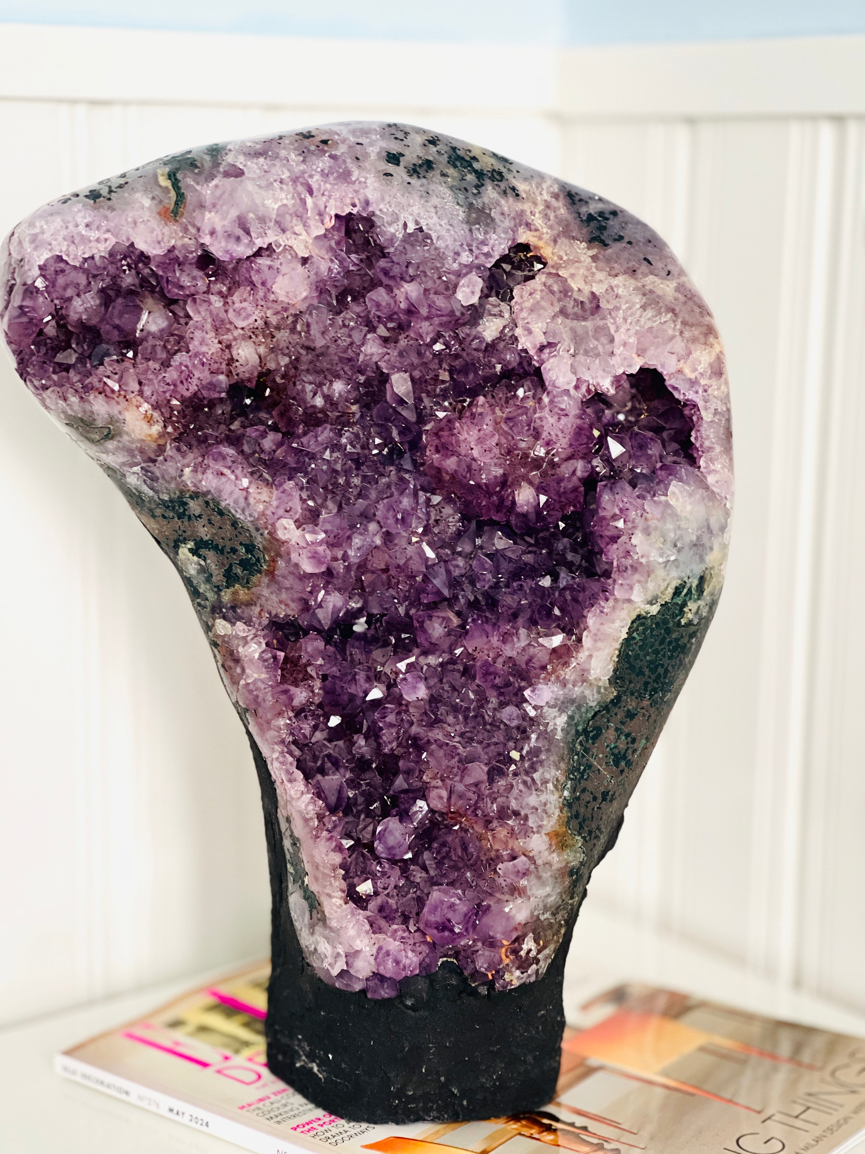 Analogue Wellness: Creating a Tech-Free Sleep Sanctuary with High-Grade Amethyst