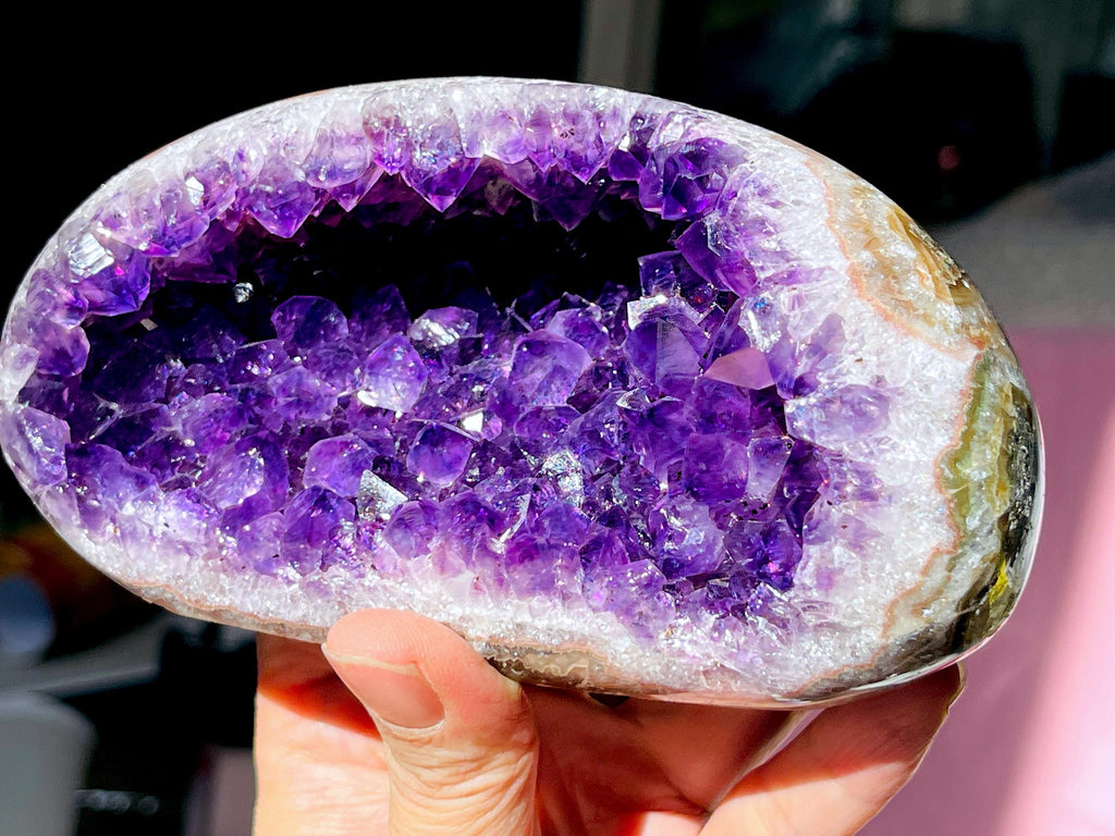 Extraordinary Amethyst Geode Crystal, Amethyst formation, Amethyst Display, Amethyst Specimen Crystal Gift, Unique Gift