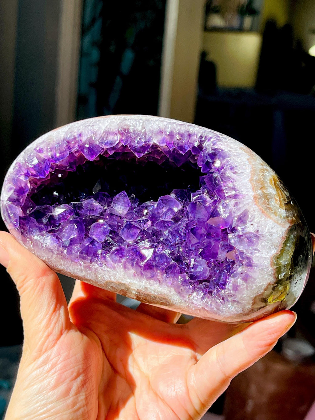Extraordinary Amethyst Geode Crystal, Amethyst formation, Amethyst Display, Amethyst Specimen Crystal Gift, Unique Gift