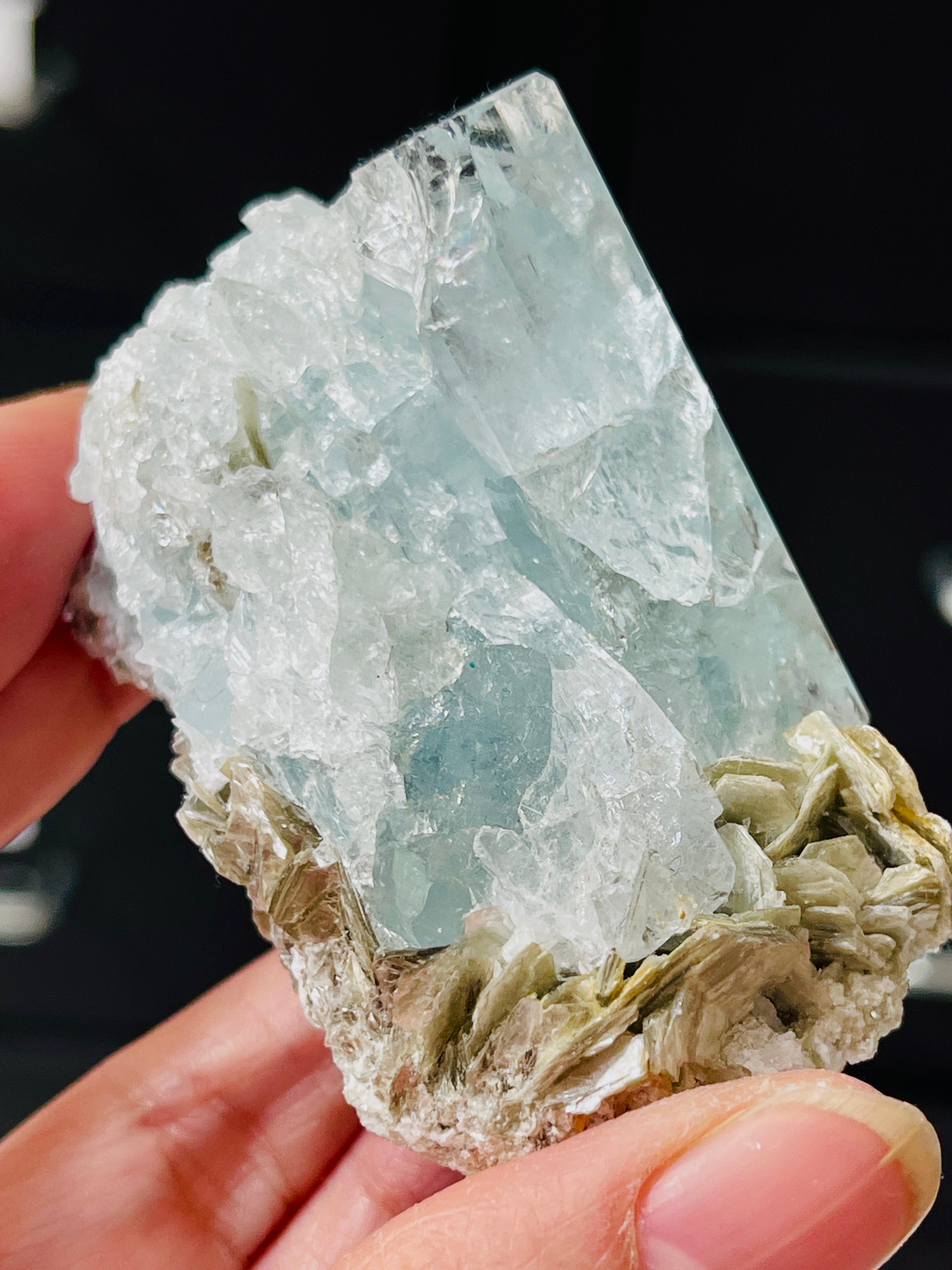 113g Natural Aquamarine Beryl Specimen with Muscovite – Raw Crystal from Skardu, Pakistan
