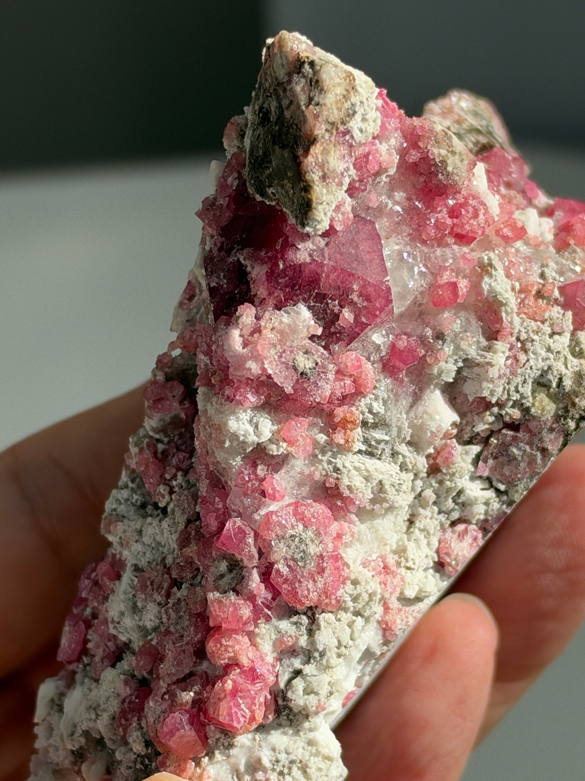Mexican Raspberry Pink Garnet on Matrix, 205 g