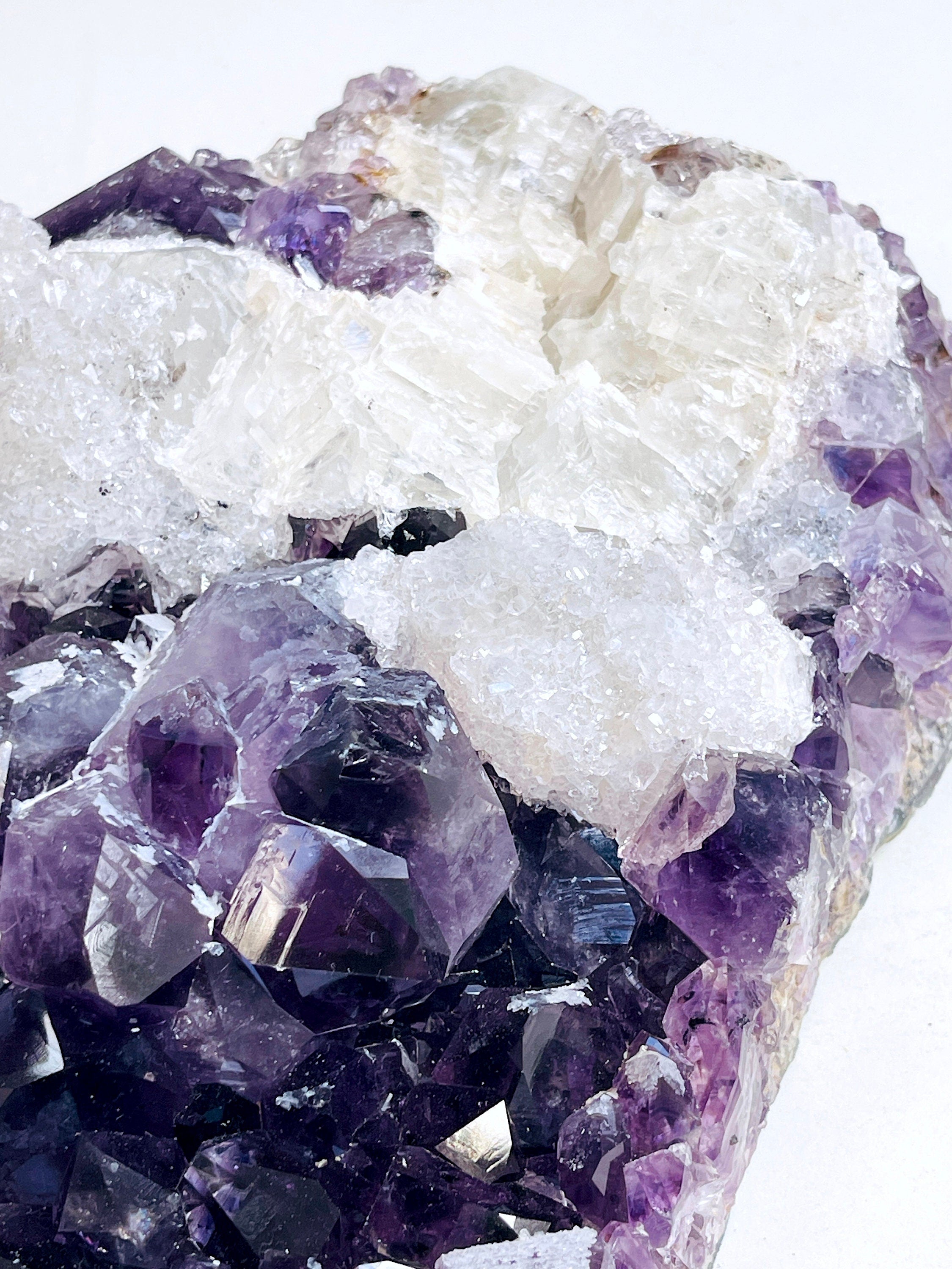 3.7kg Amethyst with Calcite Mineral Specimen– Large Raw Amethyst Cluster, High-Quality Crystal for Collectors & Decor, Natural Healing Stone