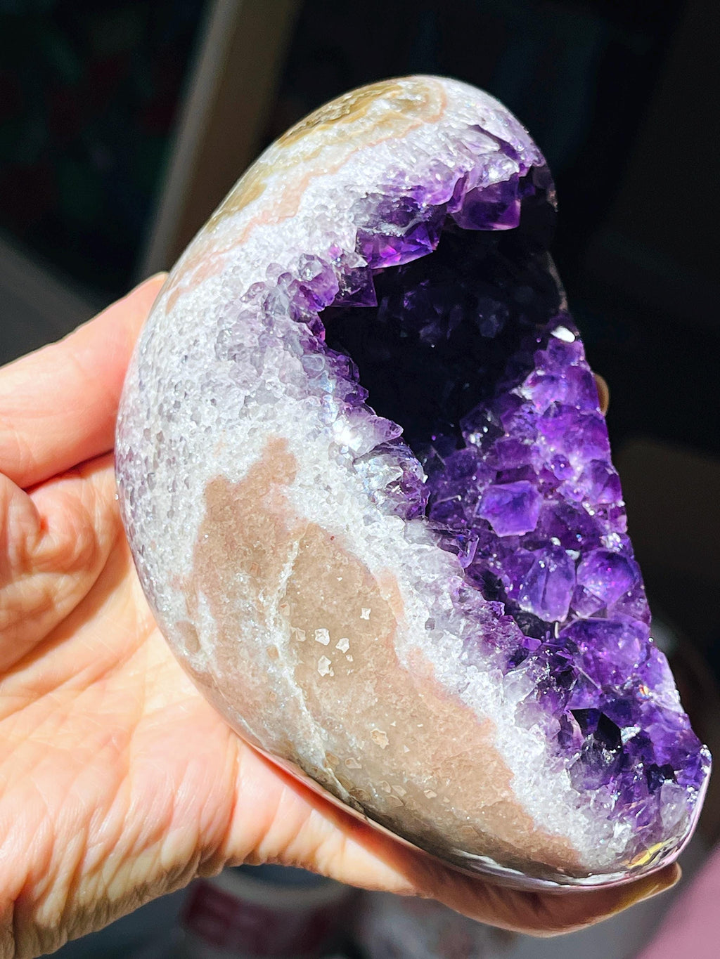 Extraordinary Amethyst Geode Crystal, Amethyst formation, Amethyst Display, Amethyst Specimen Crystal Gift, Unique Gift