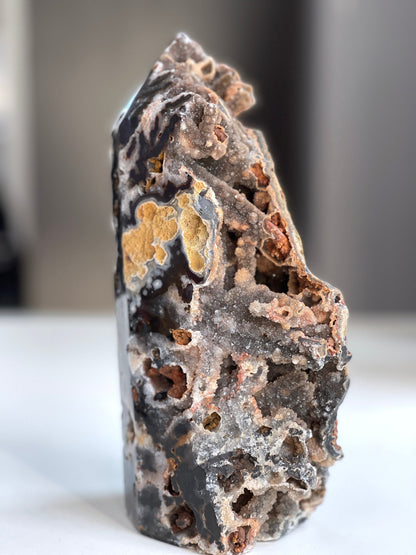 1.8kg Super Extra Quality Druzy Agate with Jasper Tower Point